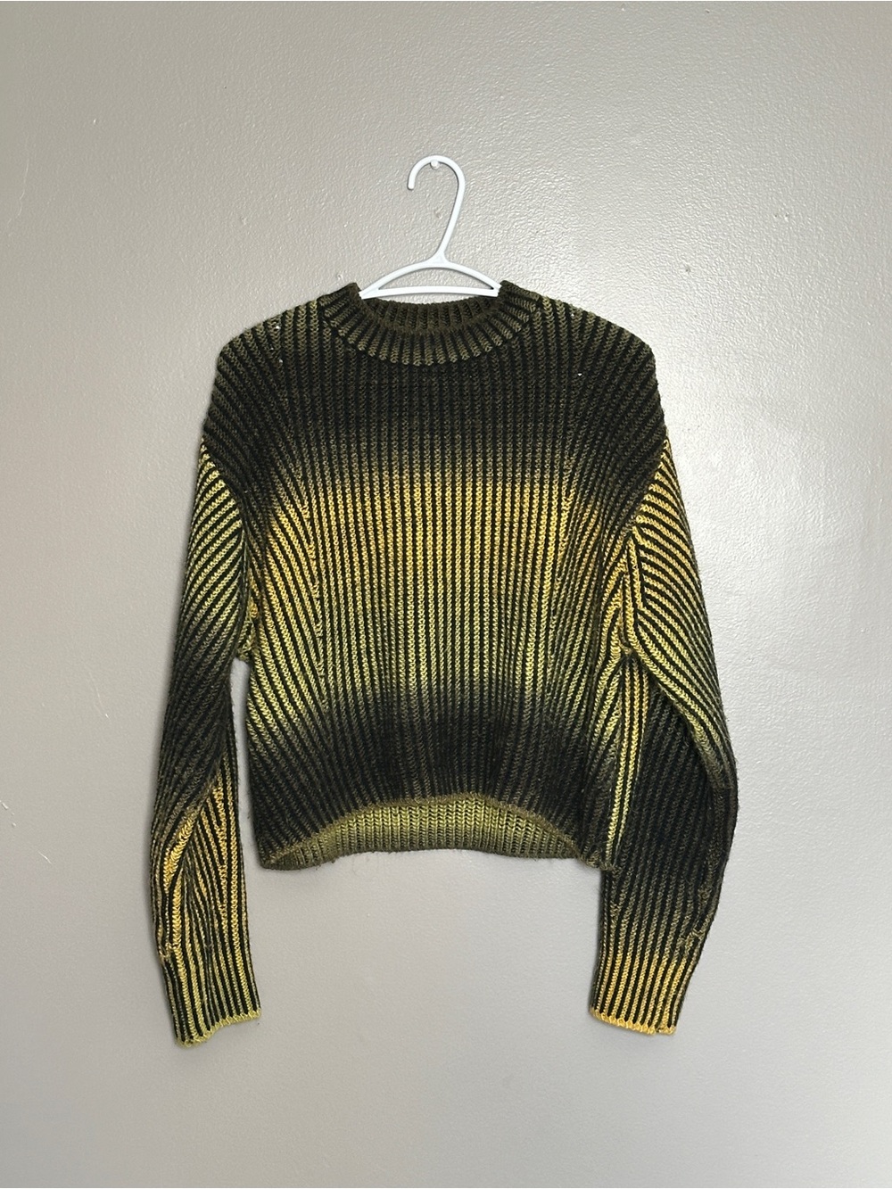 Topshop Yellow and Black Gradient Ribbed Cropped Crewneck Sweater